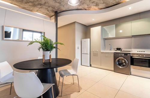 Flora Park Apartment | Charming Industrial-Chic Apartment with Views