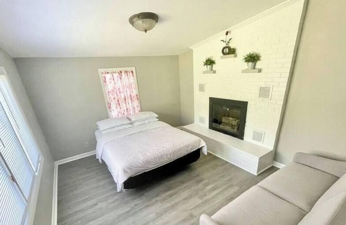 Indianapolis House | Charming Indy Cottage: Minutes to Downtown