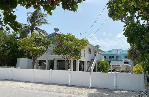 White Marlin Beach House | Charming Islamorada house with waterfront, private dock and beach