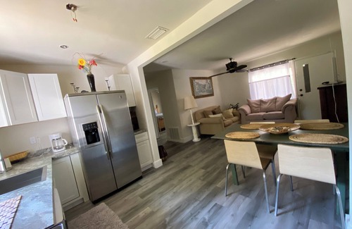 New Smyrna Beach Cottage | Charming Island Cottage - Pet Friendly