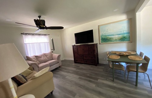 New Smyrna Beach Cottage | Charming Island Cottage - Pet Friendly