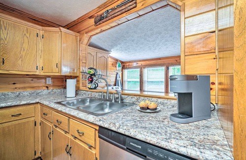 Jamestown Cabin | Charming Jamestown Cabin w/Large Backyard!