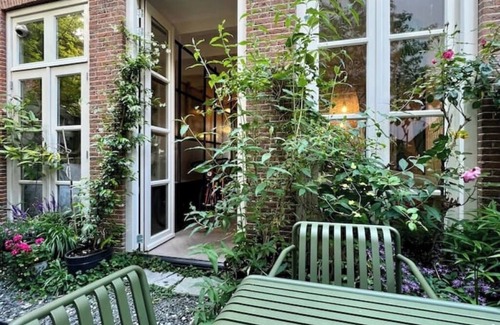 Canal Ring Apartment | Charming Jordaan Garden Apartment - Stylish Stay in the Heart of Amsterdam
