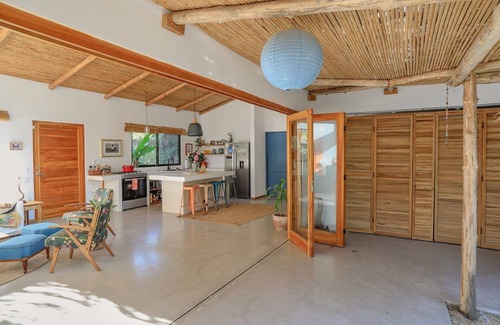 Manzanillo House | Charming Jungle 3-bedroom house with WiFi, AC in peaceful Manzanillo