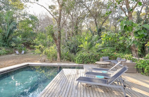 Manzanillo House | Charming Jungle 3-bedroom house with WiFi, AC in peaceful Manzanillo