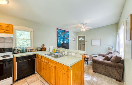 Arsenal Apartment | Charming King William Studio | River Walk | Pearl