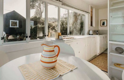 Oakura Villa | Charming Kiwi Bach Near Oakura Beach