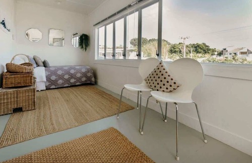 Oakura Villa | Charming Kiwi Bach Near Oakura Beach