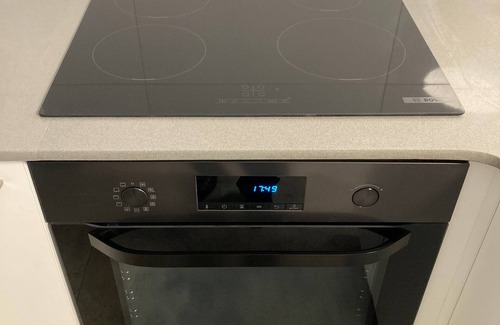 Nachlaot Apartment | Charming Kosher Private Duplex with Balcony – Near Machane Yehuda Market!