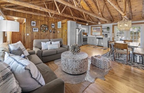 Indian Point Cabin | Charming Lake Cabin on Table Rock Lake – Minutes to Silver Dollar City