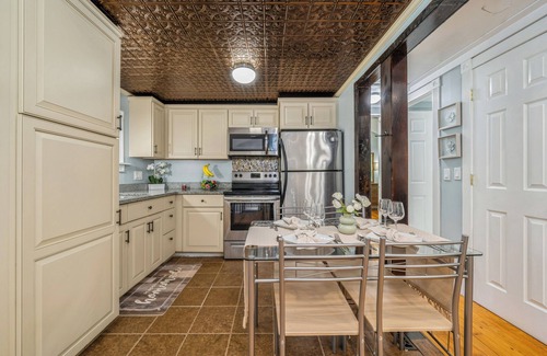 Hamburg Cottage | Charming Lake Community Cottage 2BR Retreat Near Mountain Creek