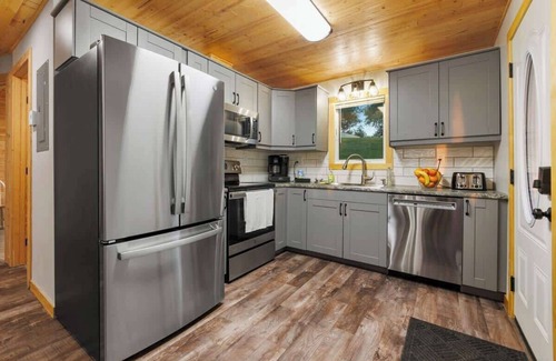 Estelline House | Charming Lake House, Hot Tub, Sauna, Private Dock