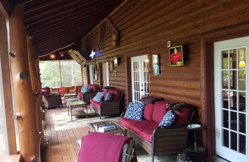 Longville House | Charming Lake Lodge Private Bar 5500 Acre Woman Lake Chain