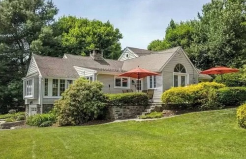 New Fairfield House | Charming lake side retreat
