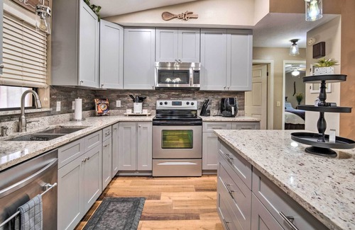 Lake Panasoffkee House | Charming Lake Panasoffkee Abode on 2 Acres!