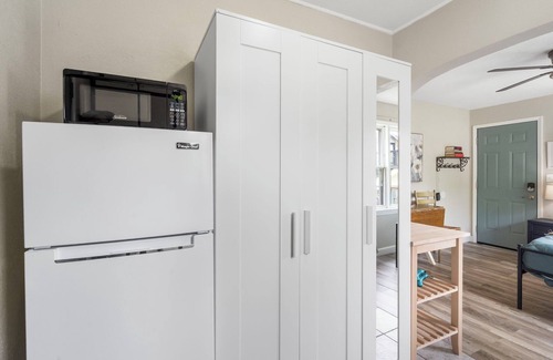 Rockaway Beach Apartment | Charming Lake View cottage in tranquil Rockaway Beach