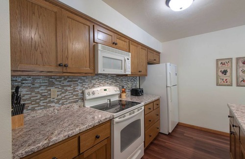Baileys Harbor Condo | Charming Lakefront 2BR Condo: Fireplace & Balcony at The Rushes
