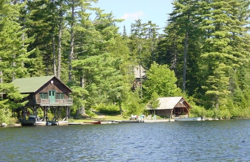 Blue Mountain Lake Cabin | Charming Lakefront Cabin - R
