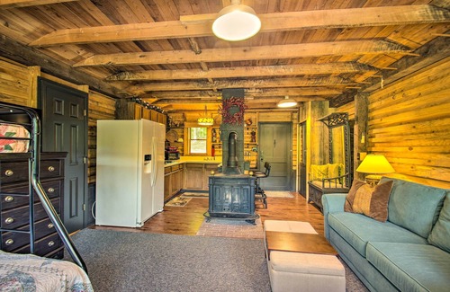 Ridge Cabin | Charming Lakefront Cabin: Fish, Hike & More!