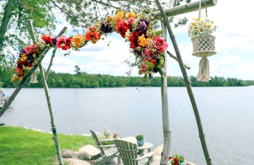 Ely Cottage | Charming lakeshore cottage in Ely. The perfect family or couples getaway.