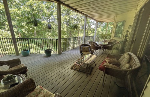 Tellico Village Apartment | Charming Lakeside 2-bedroom suite with WiFi, AC in welcoming Tellico Village