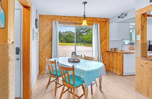 Canyon Lake Condo | Charming Lakeside Condo - Moments to Lake Fun