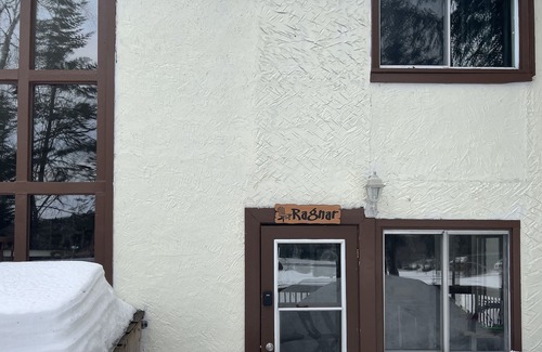 Lac-Superieur Cottage | Charming lakeside cottage with large deck and indoor sauna, 20 m to Tremblant