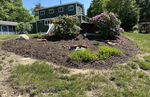Deerfield Cottage | Charming lakeside cottage steps away from private sandy beach. Summer weeks open