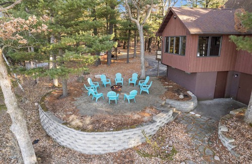 Wautoma House | Charming Lakeside Escape on Peaceful Nature Lake