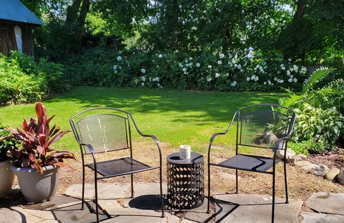 East Haven  Rutland County Apartment | Charming, Large, 2-bedroom apartment with AC, and fast WIFI. Self-Check In.