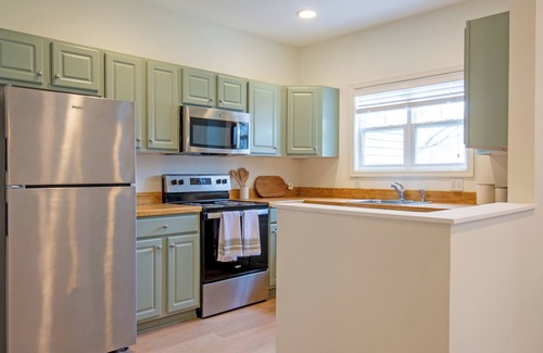 Lewes Condo | Charming Lewes/Rehoboth Retreat﻿, Pet Friendly!