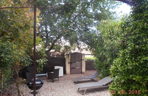 Pont-Saint-Esprit House | Charming little Provencal country house with garden and private pool