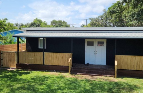 North Miami House | Charming little Casita in back on main house