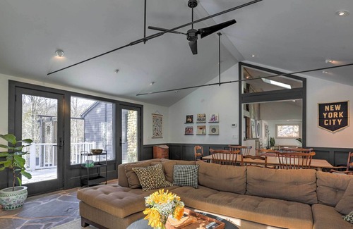 Callicoon Center Cabin | Charming Livingston Manor Cabin w/ Hot Tub!