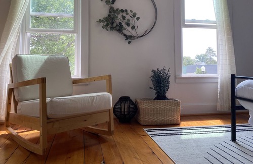 Gladstone House | Charming loft in downtown Gladstone