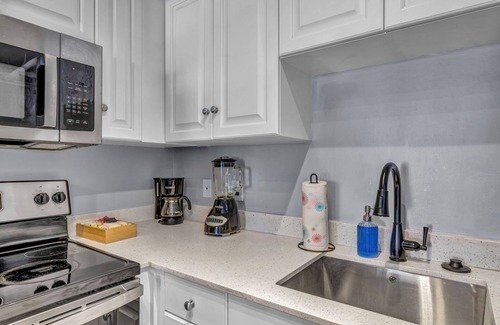 Downtown Cleveland Apartment | Charming loft in lovely DT Cleveland - Free parking - Balcony - Gym