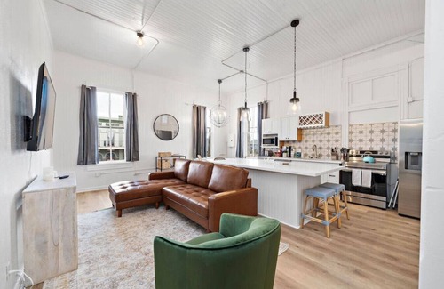 Galveston Apartment | Charming Loft with Balcony in Downtown Galveston