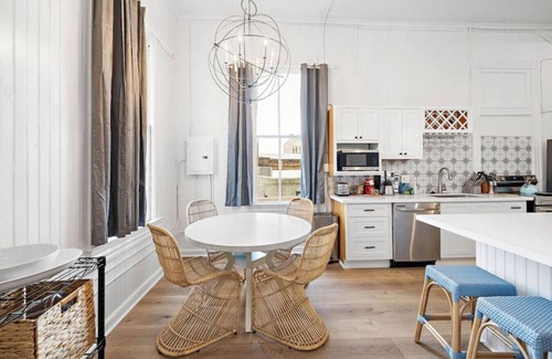 Galveston Apartment | Charming Loft with Balcony in Downtown Galveston