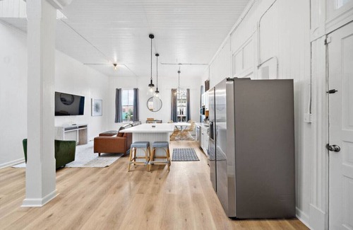 Galveston Apartment | Charming Loft with Balcony in Downtown Galveston