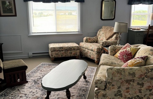 Luray Apartment | Charming, Loft with Mountain View’s on 200 acre Farm.