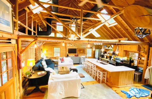Boothbay Harbor Cabin | Charming Log Cabin - Yamagoya in the Spruce Trees and near the Ocean.