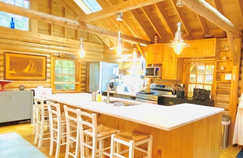 Boothbay Harbor Cabin | Charming Log Cabin - Yamagoya in the Spruce Trees and near the Ocean.