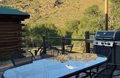 Carbon County Cabin | Charming log cabin above Riverside - perfect for your getaway