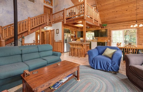 Alta Sierra Cabin | Charming Log Home with hot tub and river access