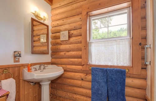 Alta Sierra Cabin | Charming Log Home with hot tub and river access