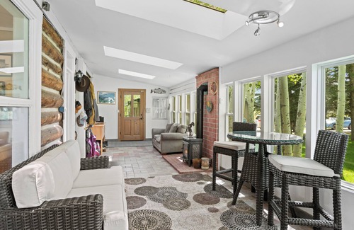Snowmass Village House | Charming log house in Snowmass with all the amenities.