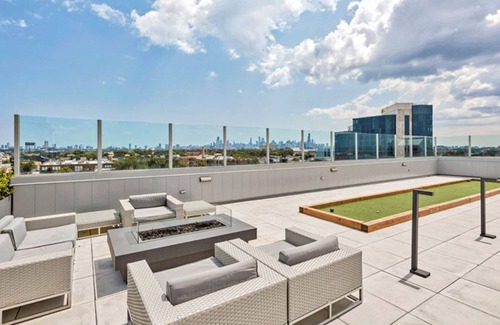 Logan Square Apartment | Charming Logan Square 1BR w/Roof Deck & Gym, 1 block to L, by Blueground