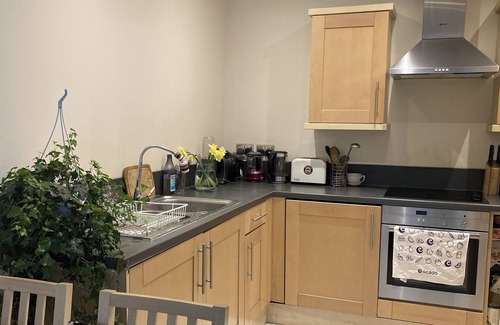 East Acton Apartment | Charming London Apartment with Great Views