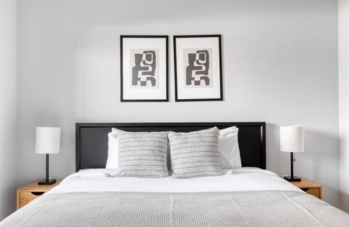 East Village Apartment | Charming Long Beach 1BR w/Pool & Gym, walk to Ocean Blvd, by Blueground