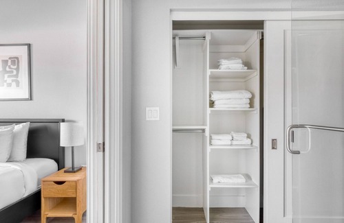 East Village Apartment | Charming Long Beach 1BR w/Pool & Gym, walk to Ocean Blvd, by Blueground